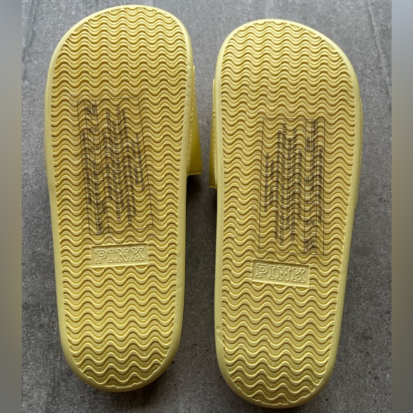 NEW Medium VS PINK Slides in yellow Script Logo - Picture 4 of 6